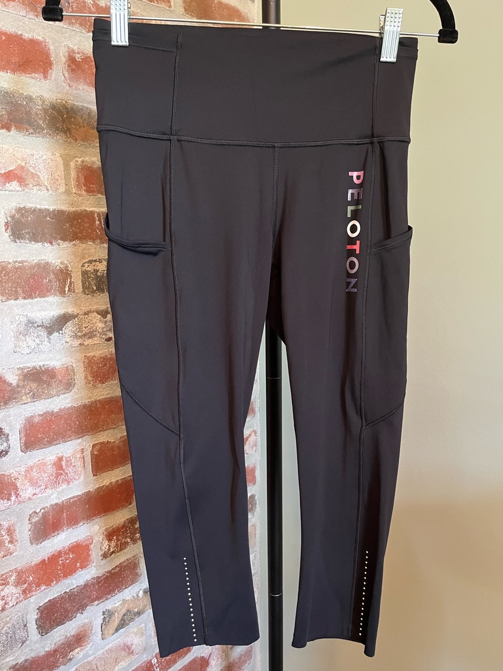 Lululemon Fast & Free Crop II *Nulux 19"
Black| size 6